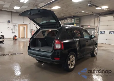 2016 Jeep Compass Sport z USA, uszkodzony, nr VIN 1C4NJDBB8GD521415